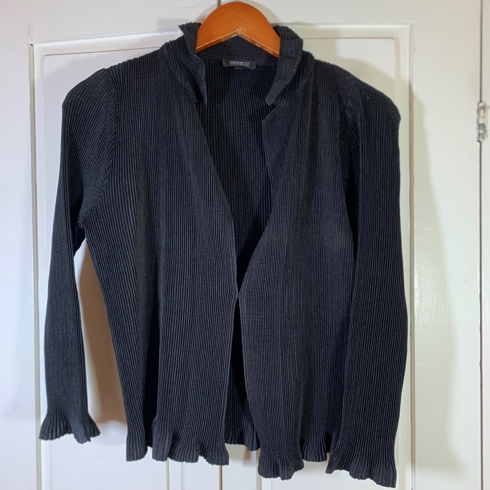 Veeca Black Pleated Cardigan Hook Eye Closure Lettuce Edge Ruffle Top Medium